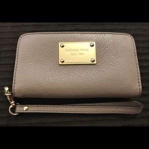 Michael Kors Tech Wallet